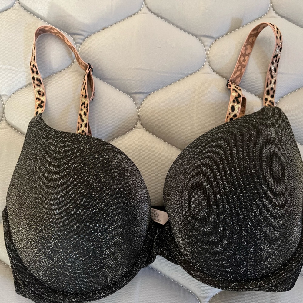 NWOT VS tshirt push up bra